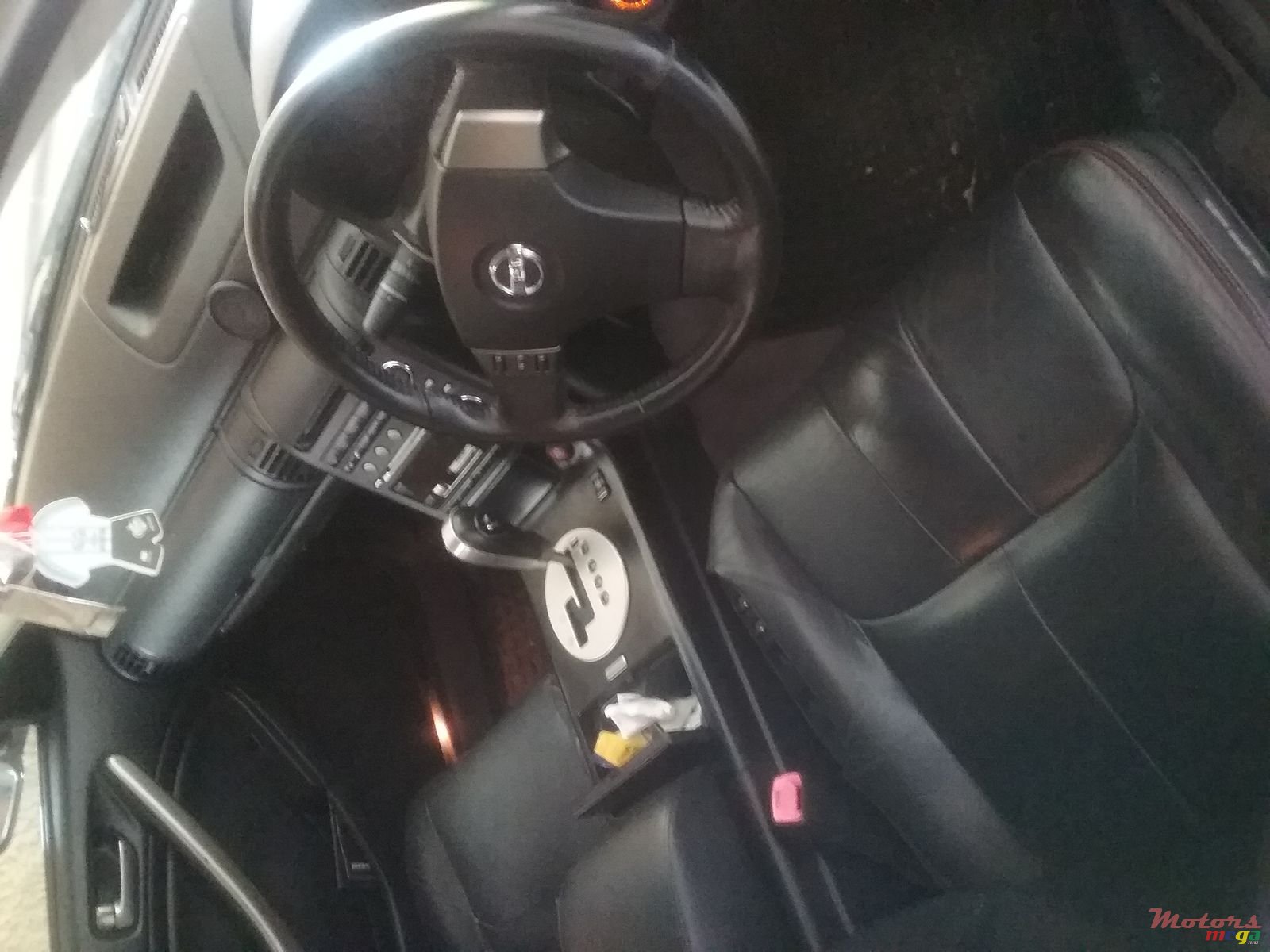 2004' Nissan 300 photo #6