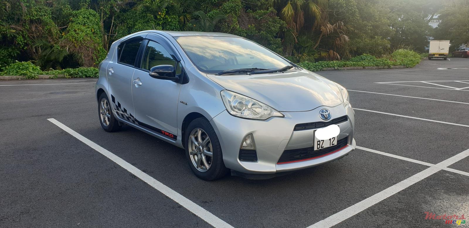 2012' Toyota Aqua photo #1