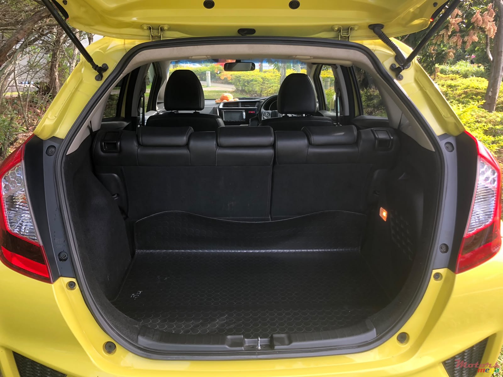 2013' Honda Fit Hybrid photo #3
