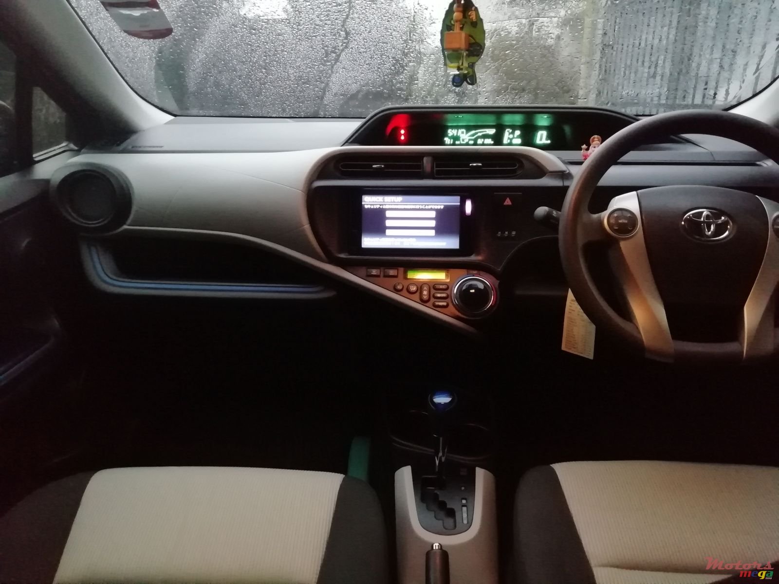 2013' Toyota Aqua photo #6