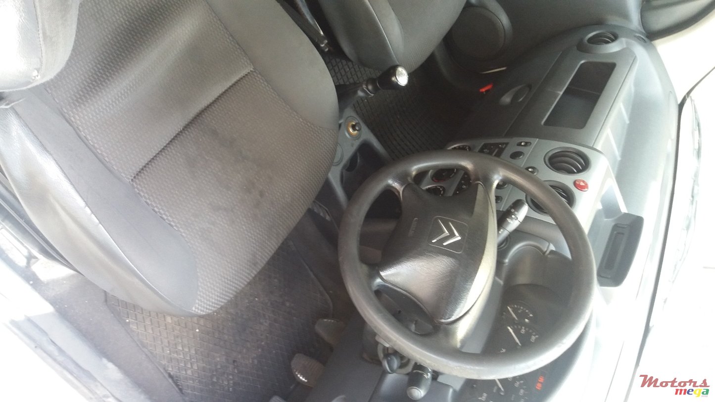 2011' Citroen Berlingo photo #4