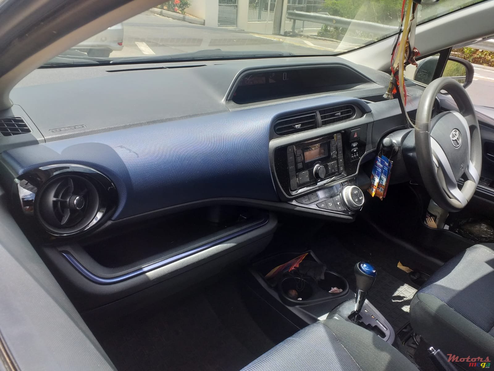 2015' Toyota Aqua photo #5