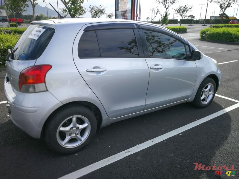 2008' Toyota Vitz photo #1