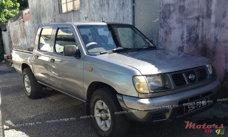 2002' Nissan Hardbody 4X2 photo #2