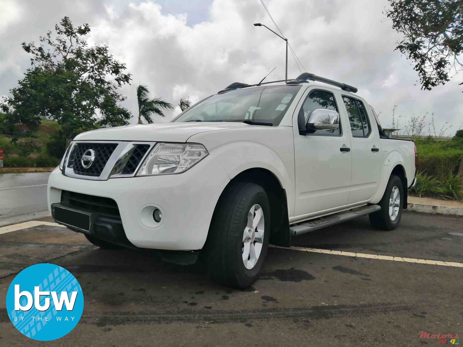 2010' Nissan Navara photo #2