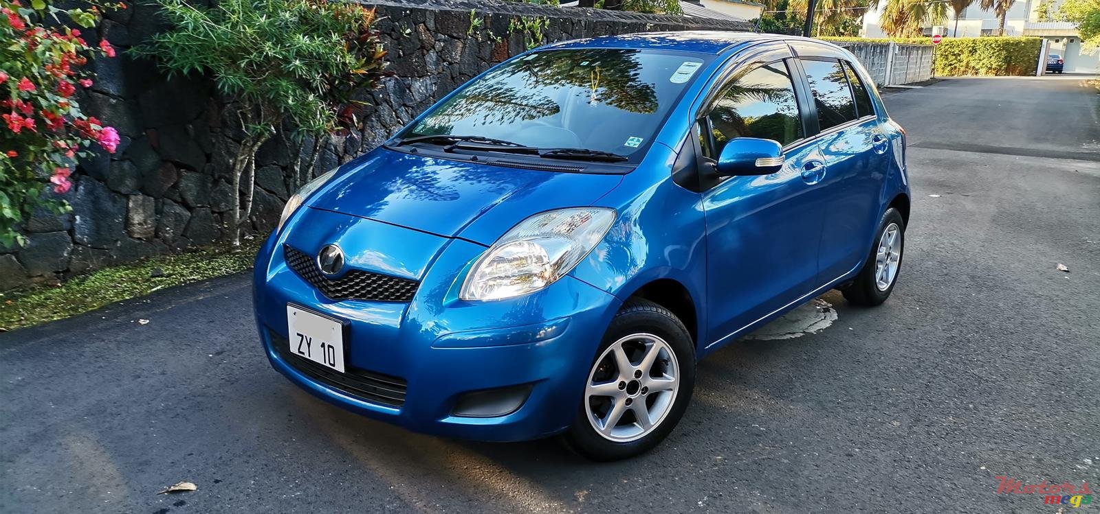 2010' Toyota Vitz 1.3 photo #2