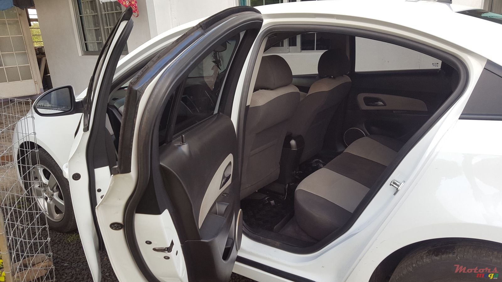 2012' Chevrolet Cruze LT photo #3