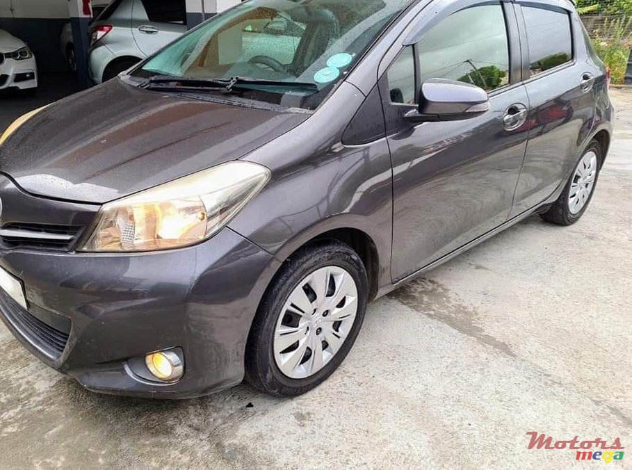 2012' Toyota Vitz photo #5