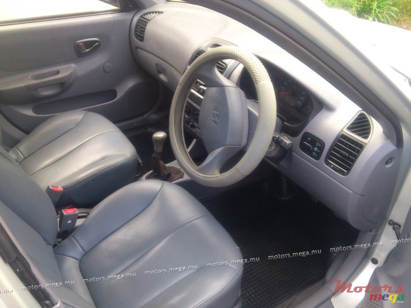 2004' Hyundai Accent photo #6