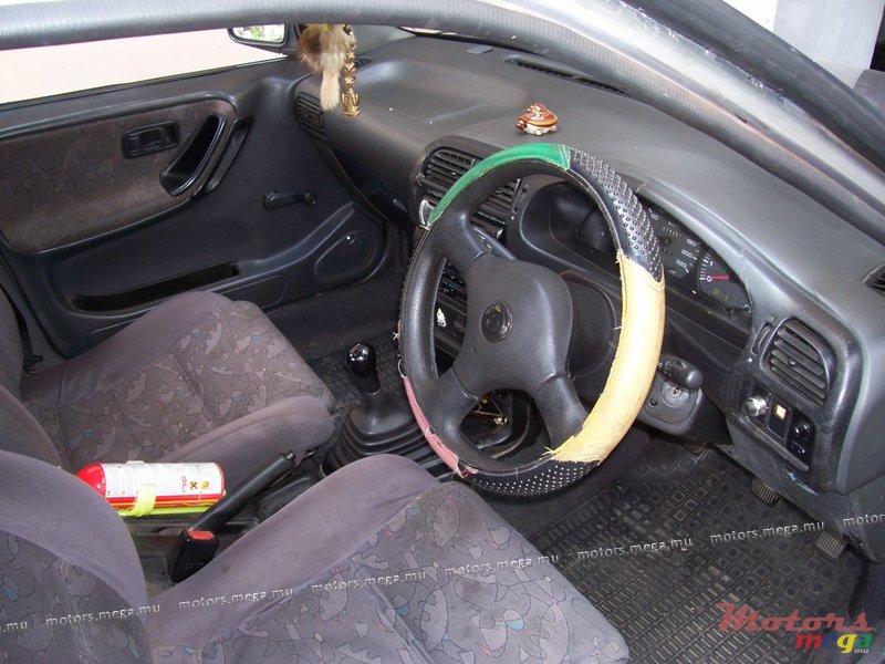 2000' Nissan photo #3