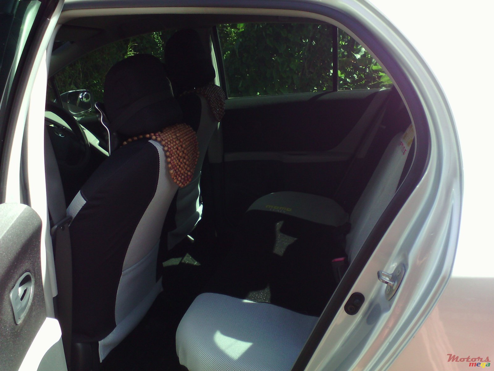 2009' Toyota Yaris photo #3