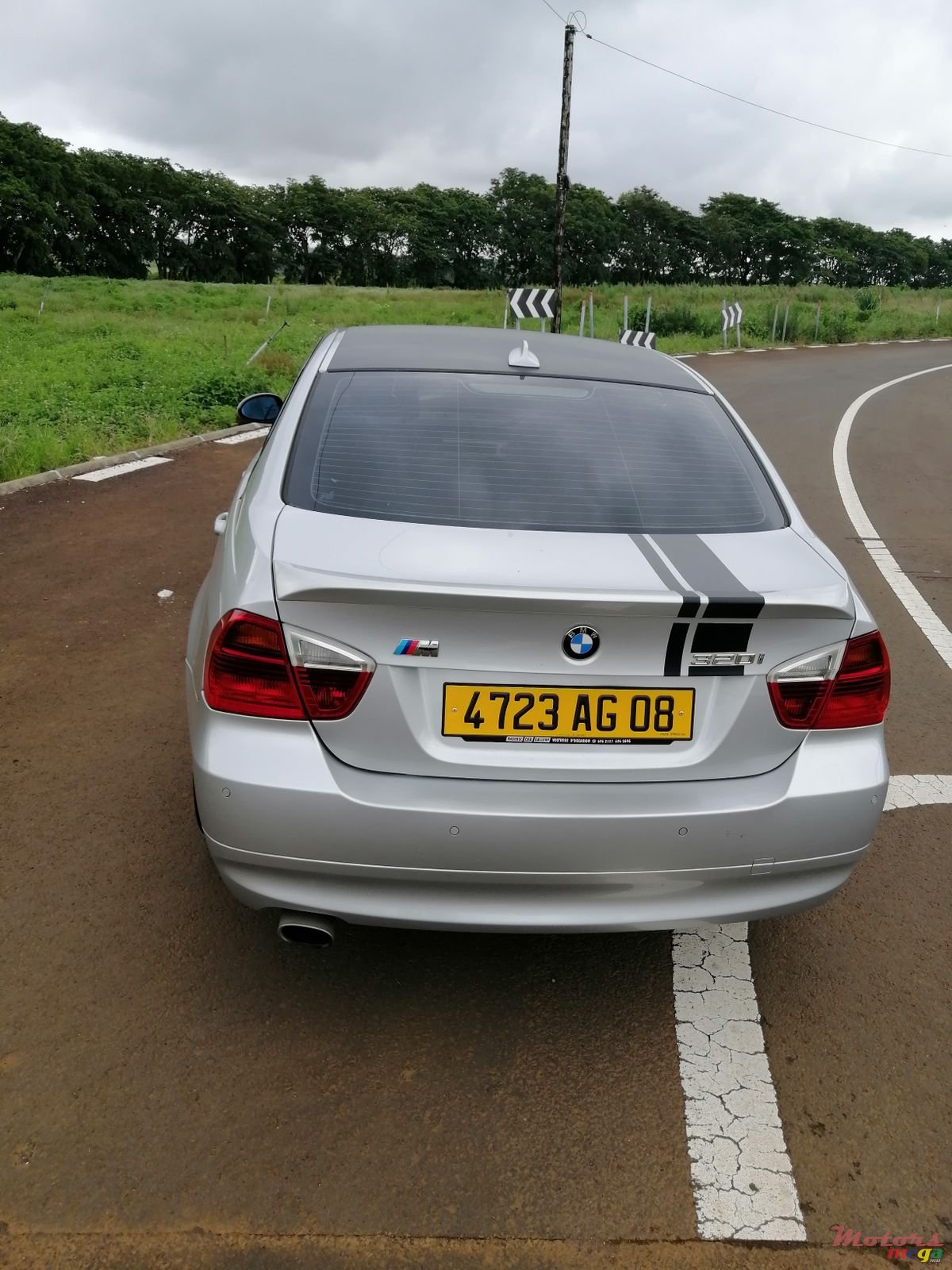 2008' BMW 320 photo #3