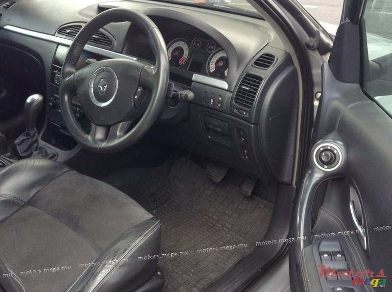 2006' Renault Laguna photo #4