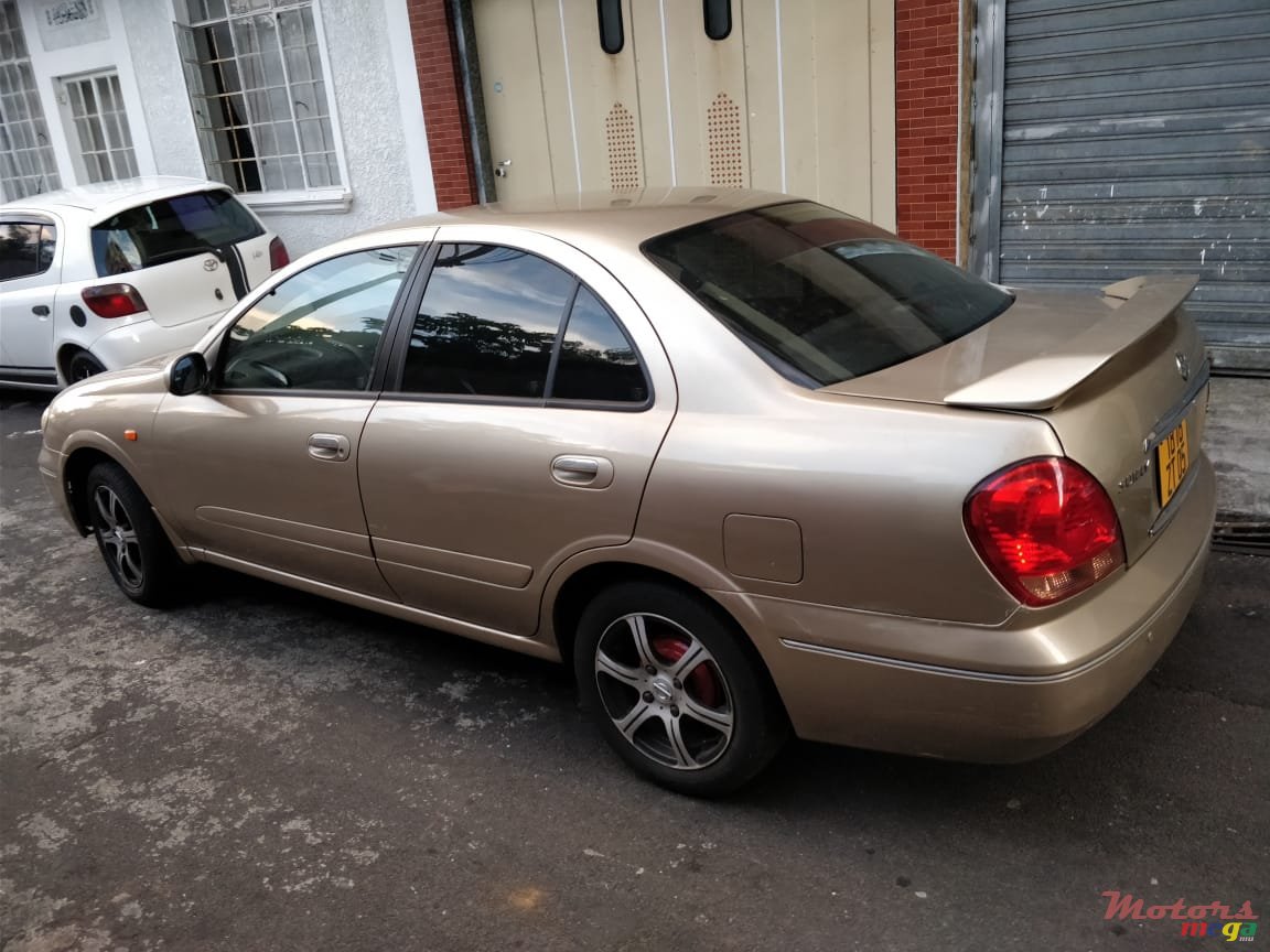 2005' Nissan Sunny photo #1
