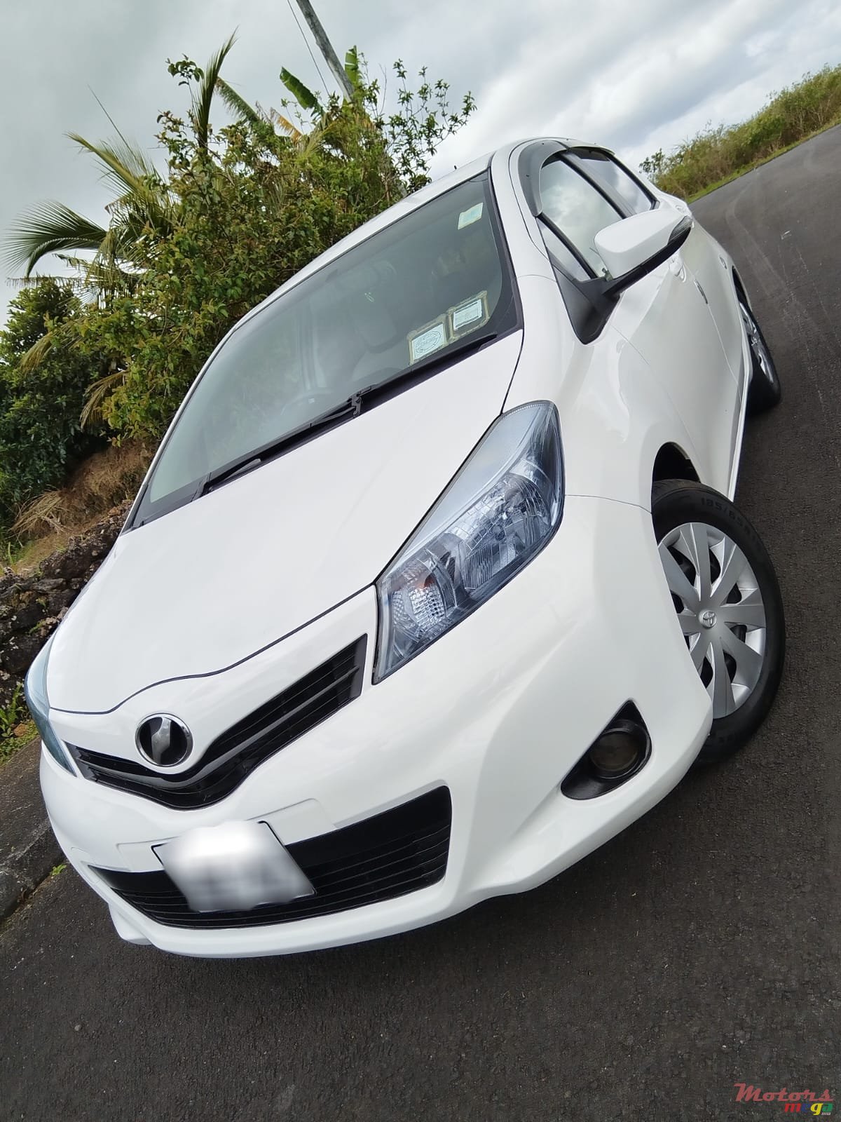 2012' Toyota Vitz 1300cc photo #1