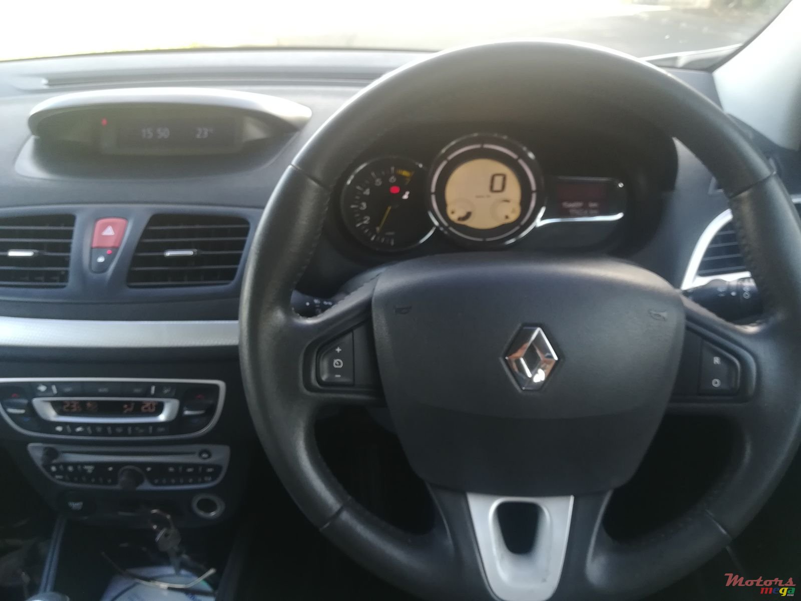 2011' Renault Megane photo #4