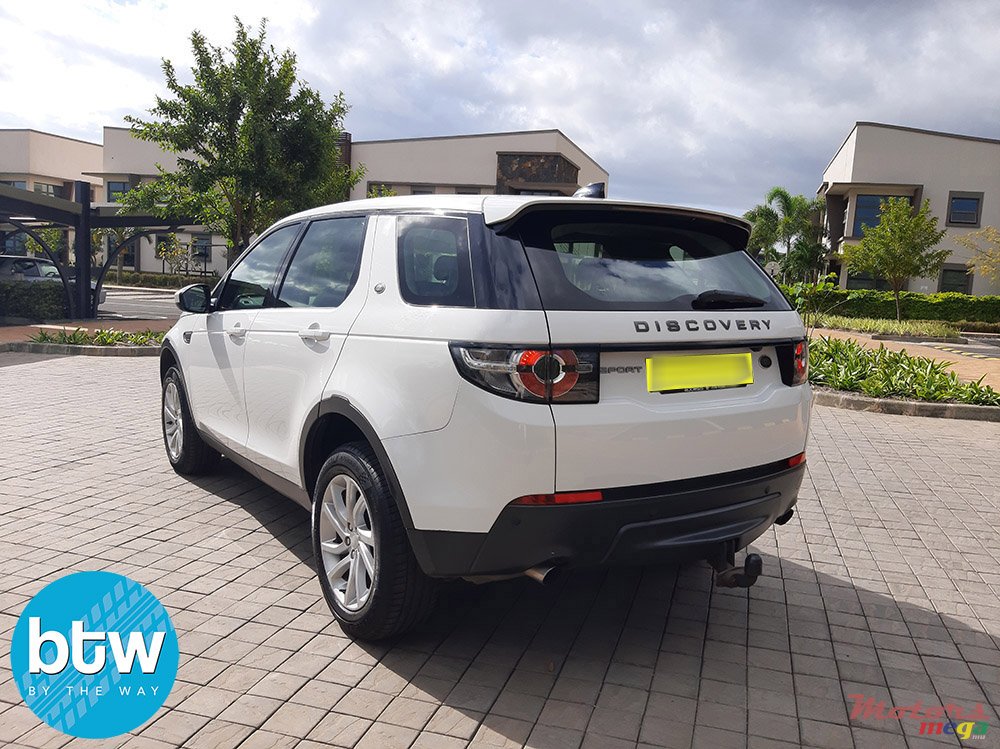 2018' Land Rover Discovery Sport photo #3