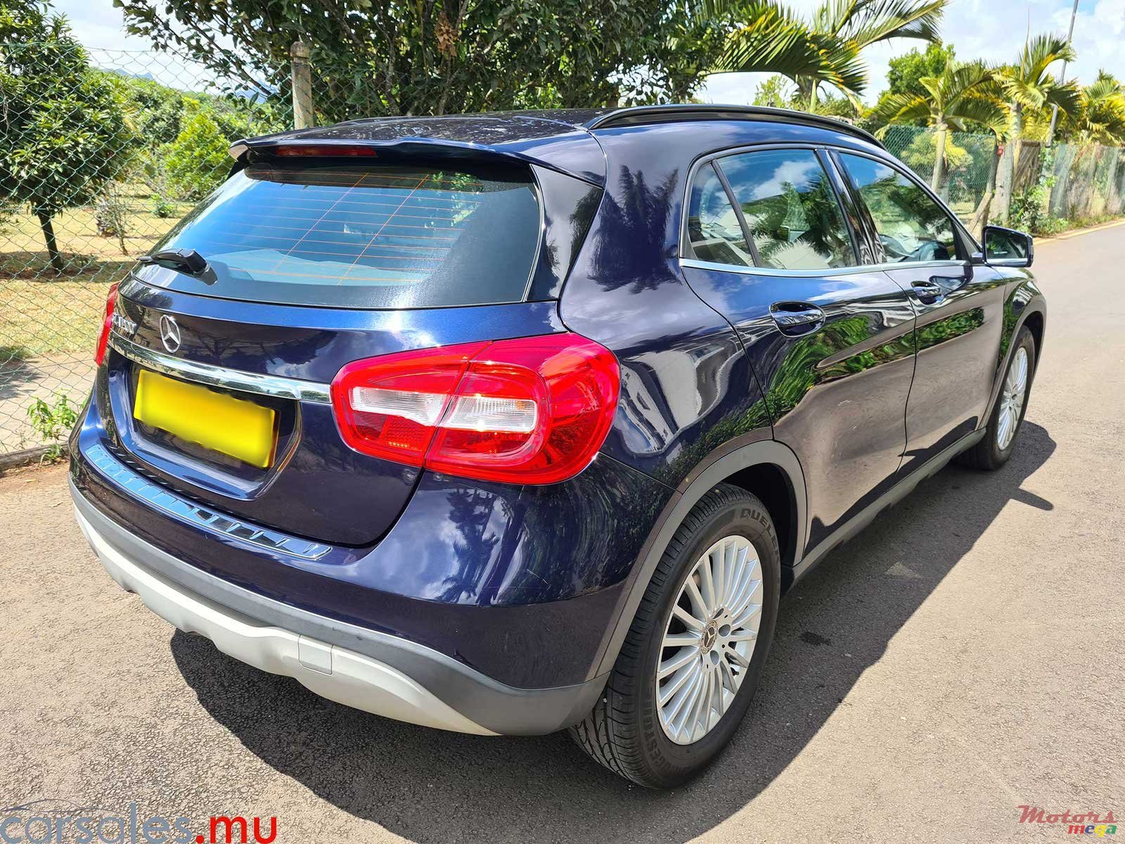 2017' Mercedes-Benz GLA 200 Style photo #3