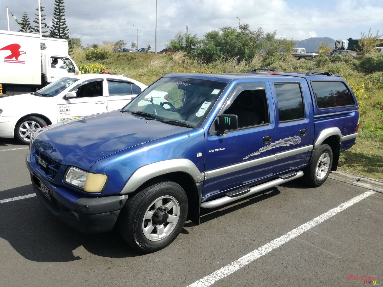 2004' Isuzu photo #2