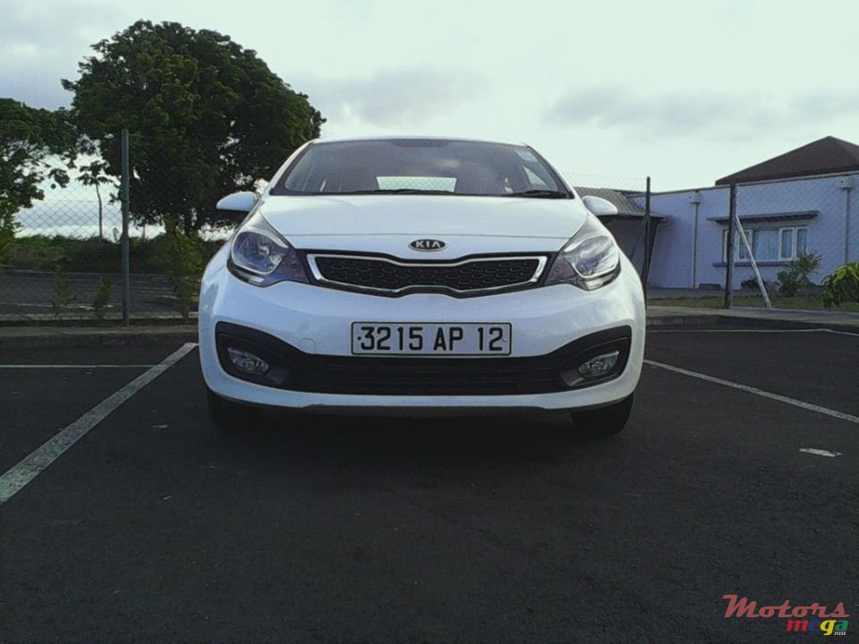 2012' Kia Rio sedan photo #5