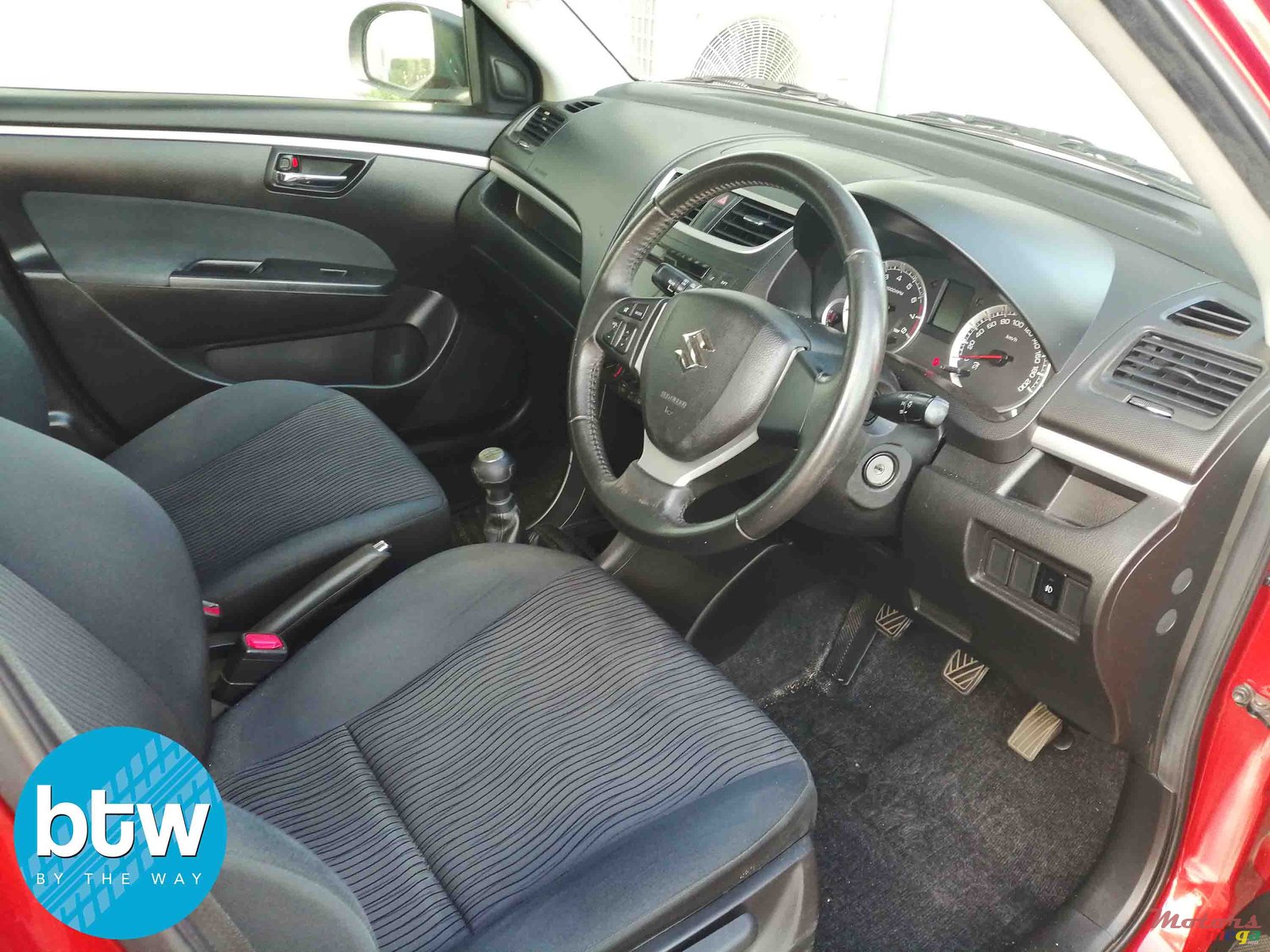 2013' Suzuki Swift Japan photo #5