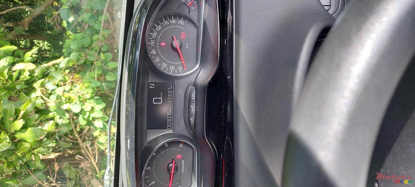 2014' Peugeot 208 photo #2