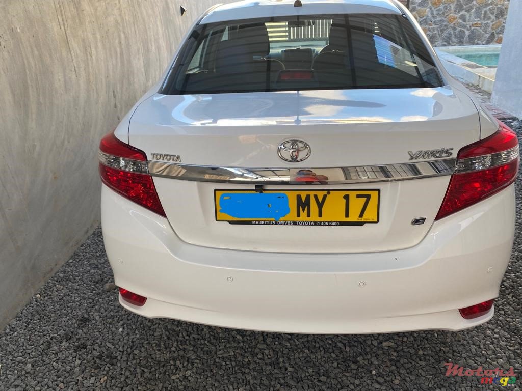 2017' Toyota Yaris photo #4