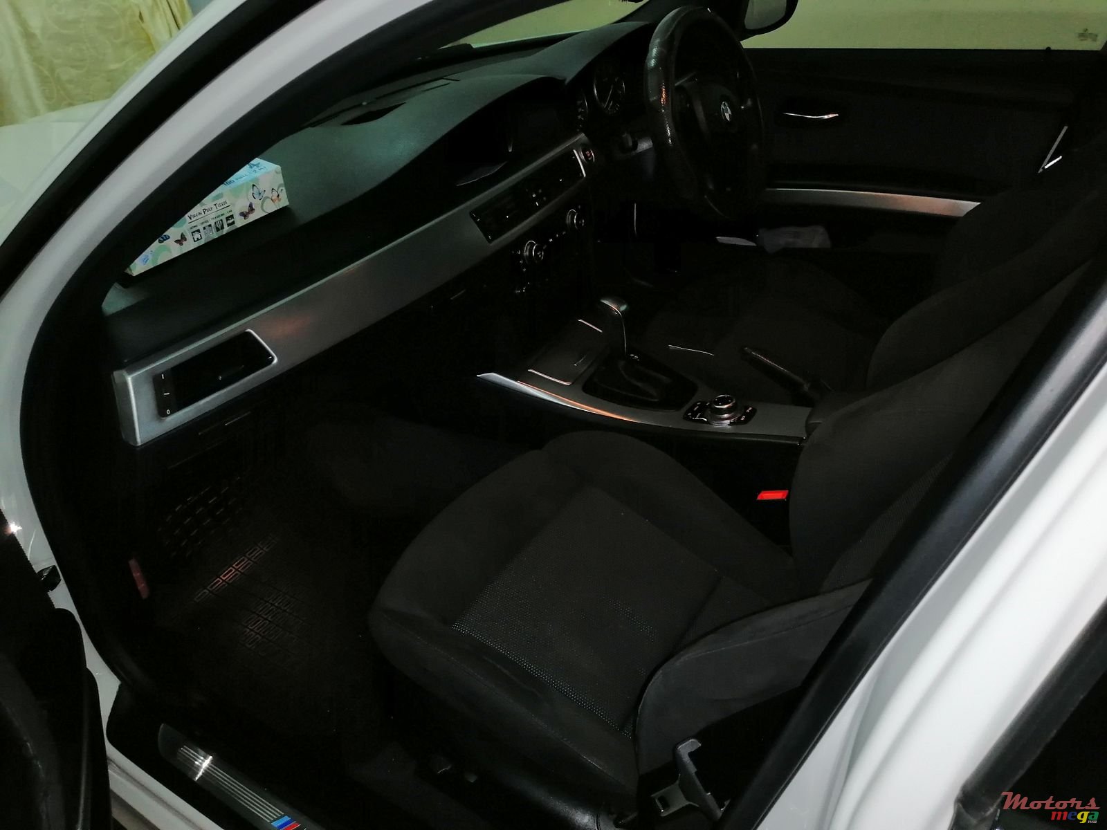 2011' BMW 3 Series photo #4