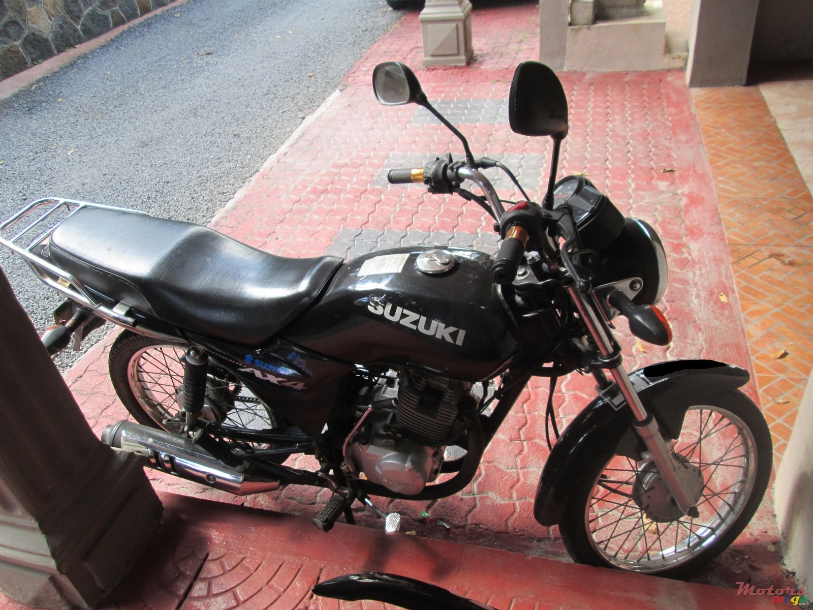 2013' Suzuki AX4 photo #2