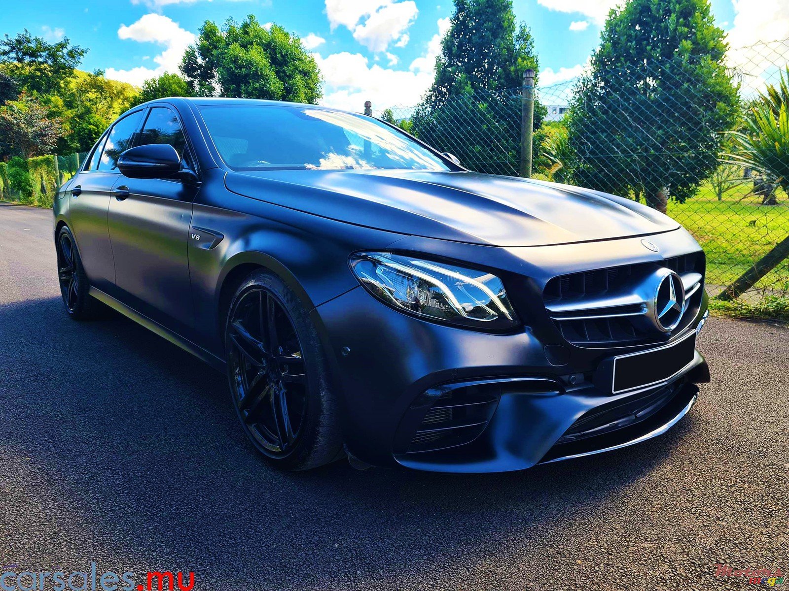 2017' Mercedes-Benz E 63 AMG V8 4Matic+ photo #2