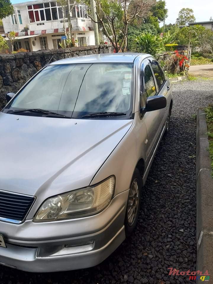 2002' Mitsubishi Lancer photo #2