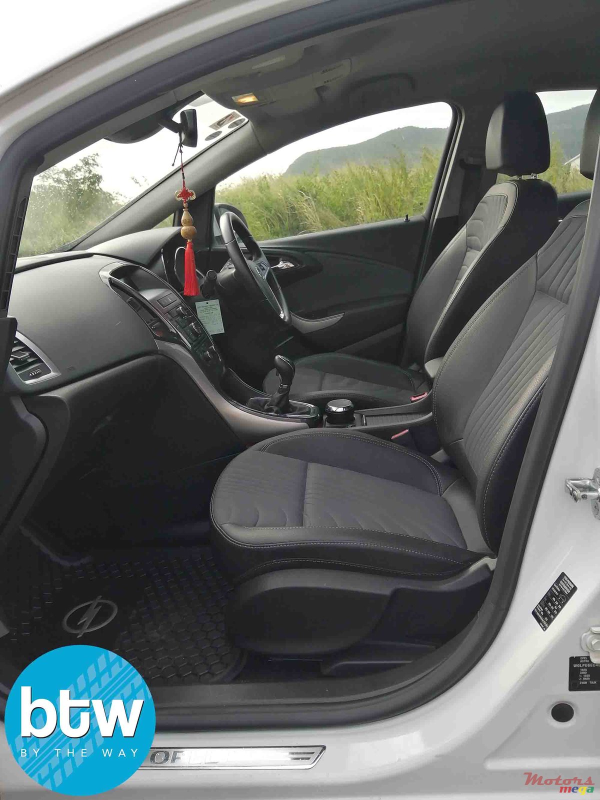 2014' Opel Astra photo #5