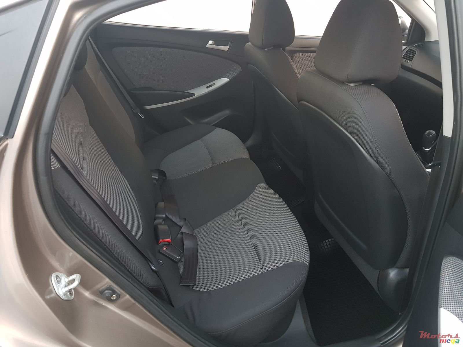 2011' Hyundai Accent photo #7