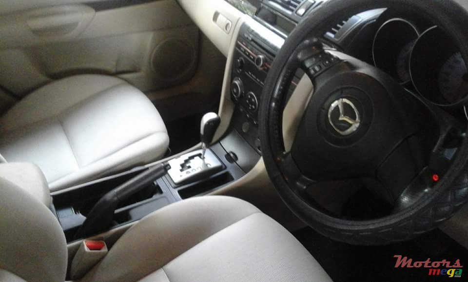 2009' Mazda 3 HATCHBACK photo #3