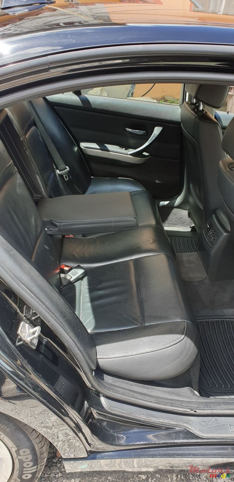 2011' BMW 318 photo #6