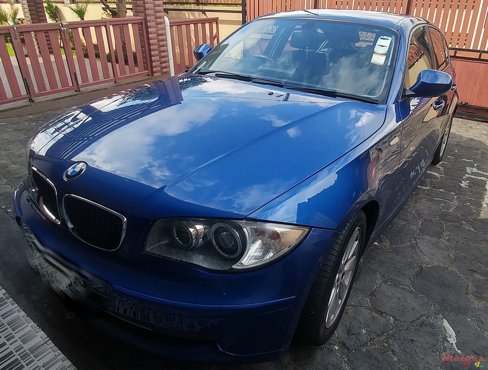 2010' BMW 1 Series photo #2