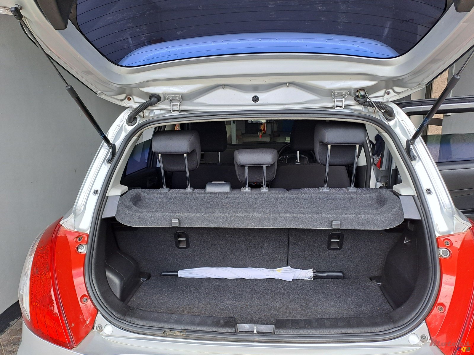 2012' Suzuki Swift photo #3