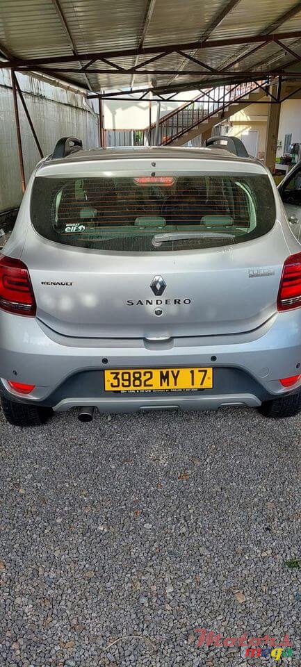 2017' Renault Sandero StepWay photo #3