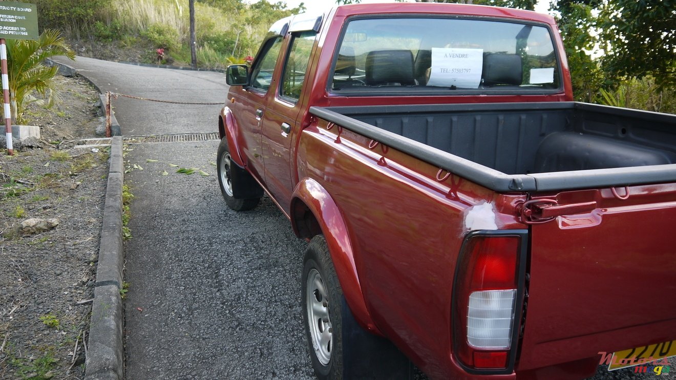 2002' Nissan Frontier photo #3