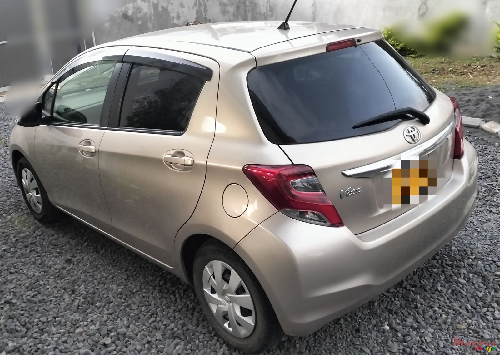 2015' Toyota Vitz photo #2