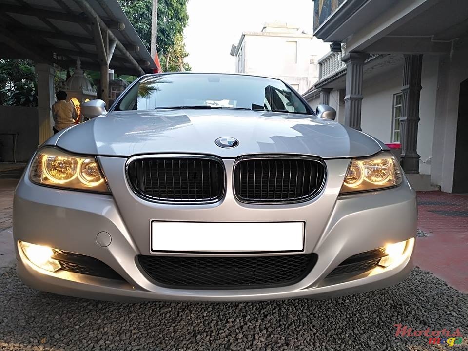 2010' BMW 320 i photo #1