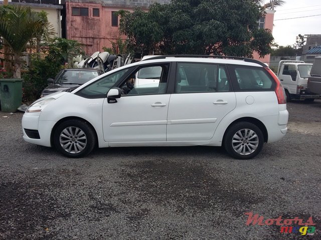 2008' Citroen C4 Picasso photo #4