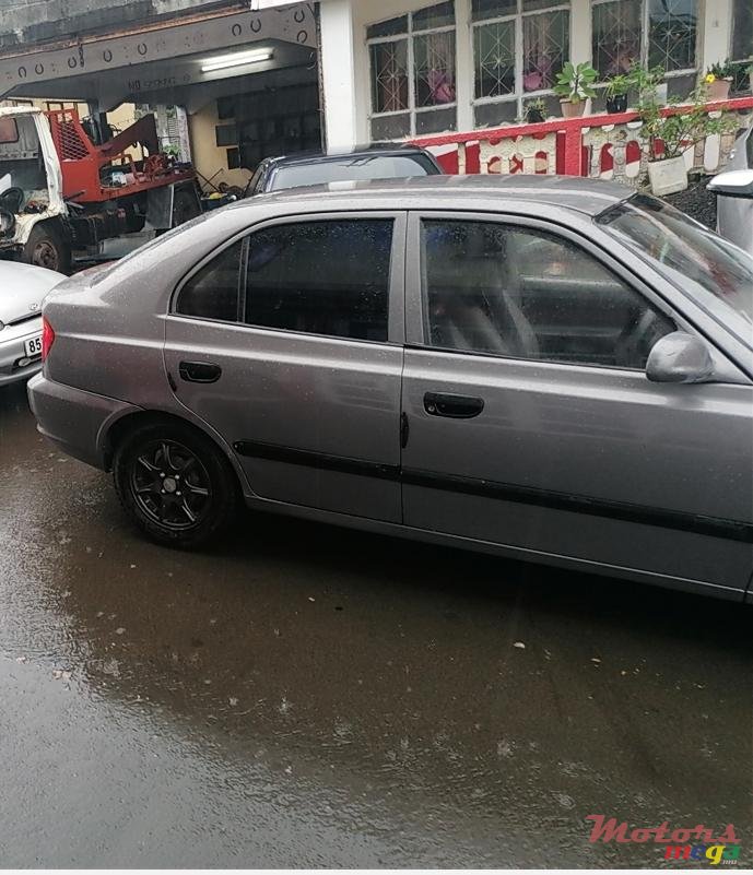 2004' Hyundai Accent photo #2