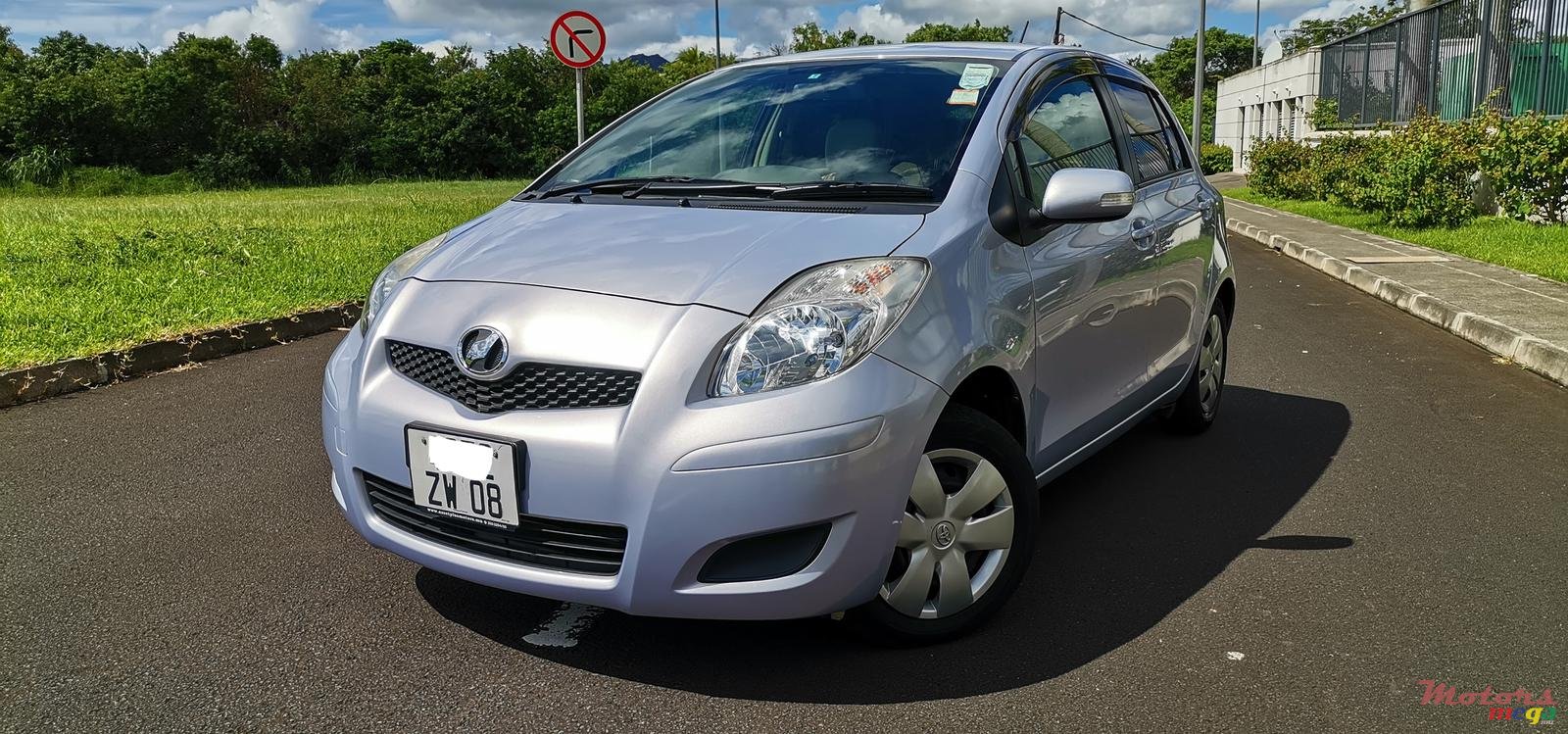 2008' Toyota Vitz 1.3 photo #2