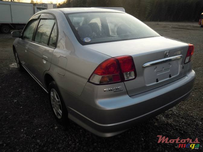 2004' Honda Civic sedan photo #2