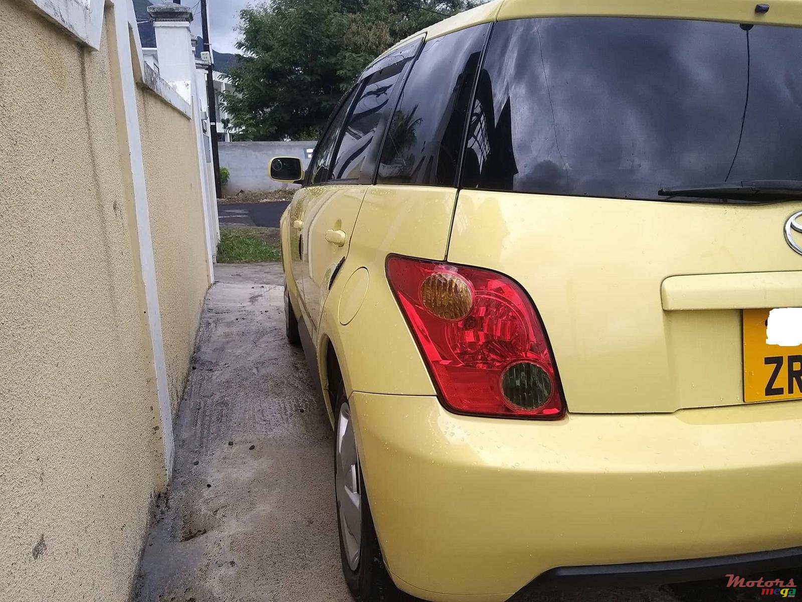 2003' Toyota Vitz IST photo #4