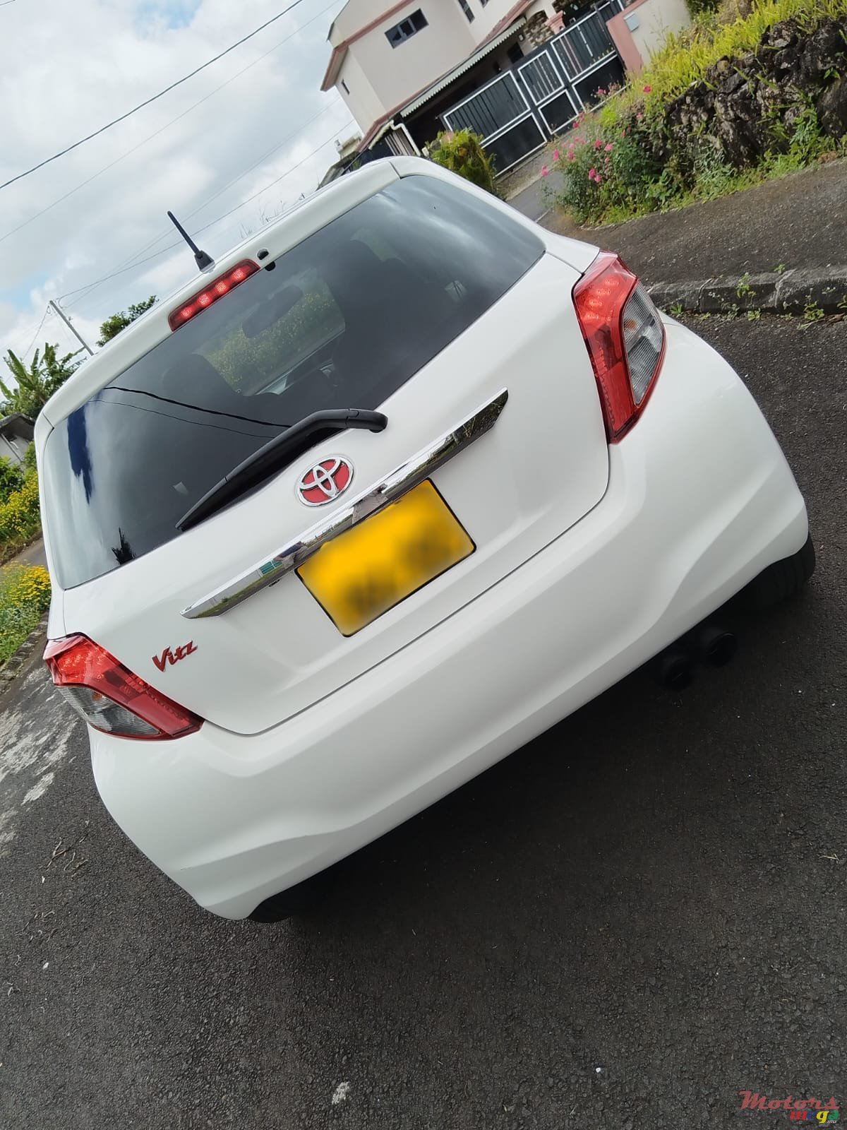 2012' Toyota Vitz 1300cc photo #2