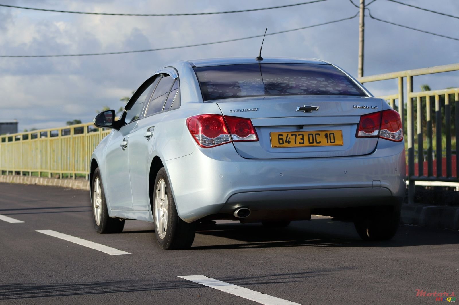 2010' Chevrolet Cruze photo #2