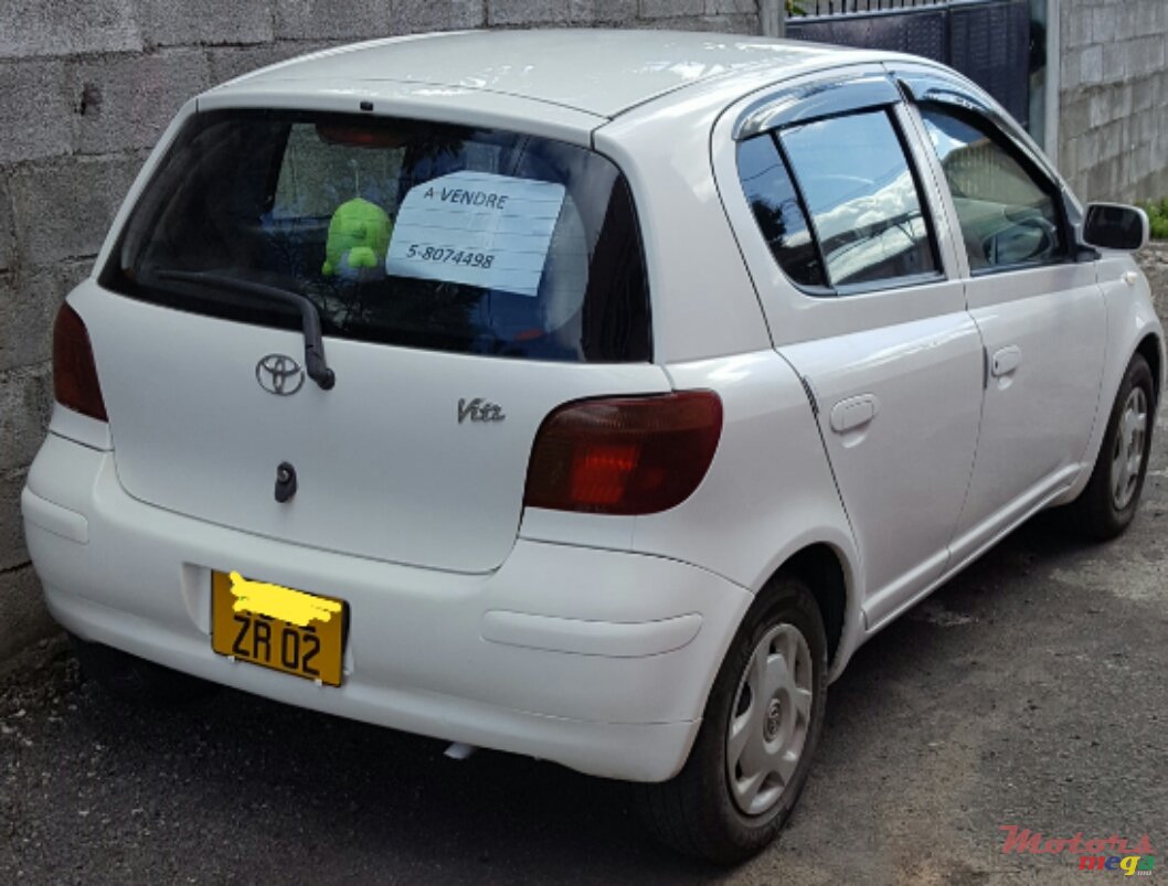 2002' Toyota Vitz photo #4