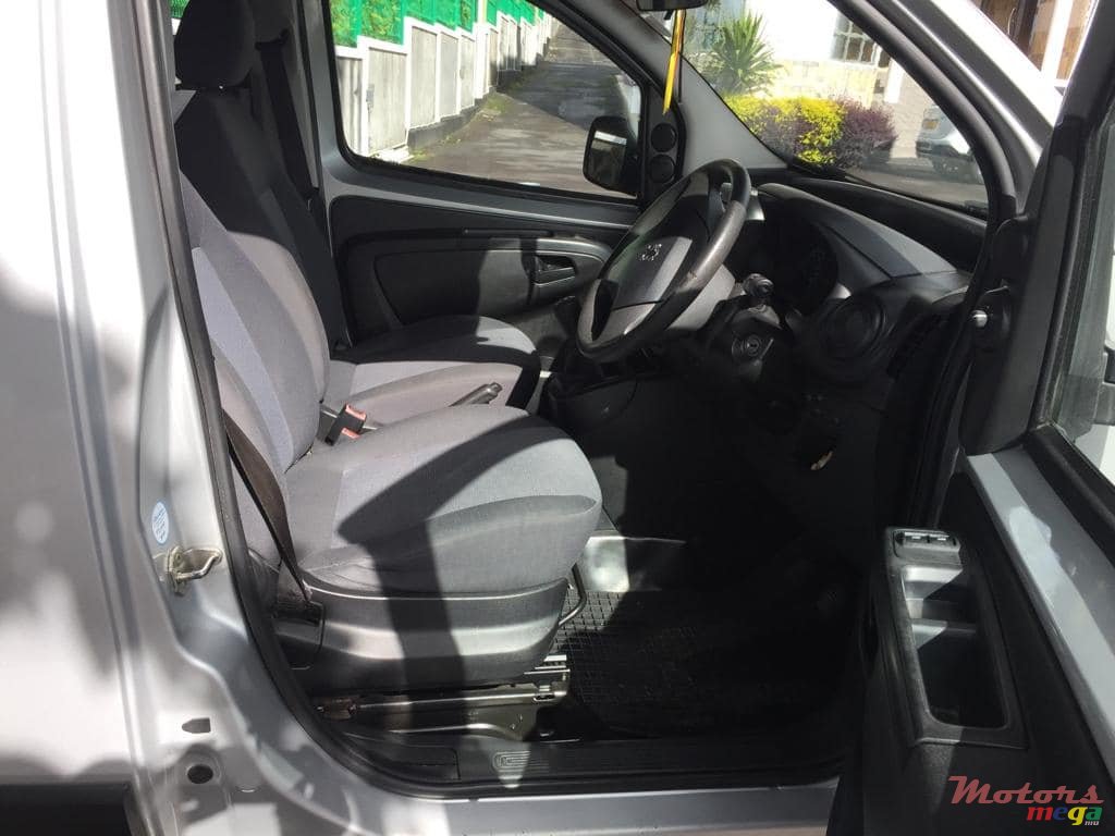 2012' Peugeot Bipper photo #5